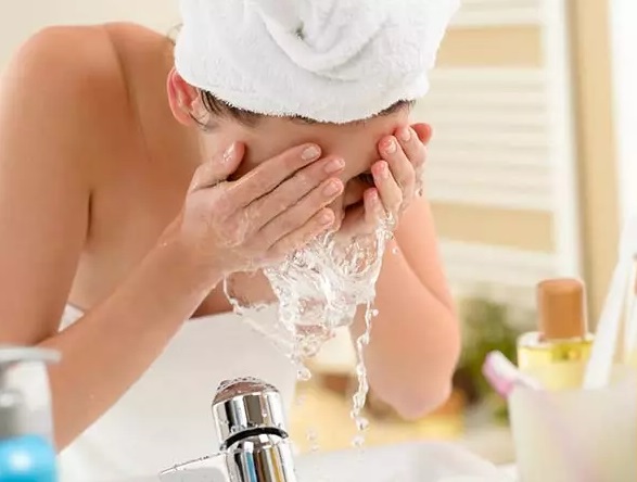 10 mẹo làm đẹp da mùa đông nhất định bạn phải biết - Ảnh 2. 10 mẹo làm đẹp da mùa đông nhất định bạn phải biết - Ảnh 2.